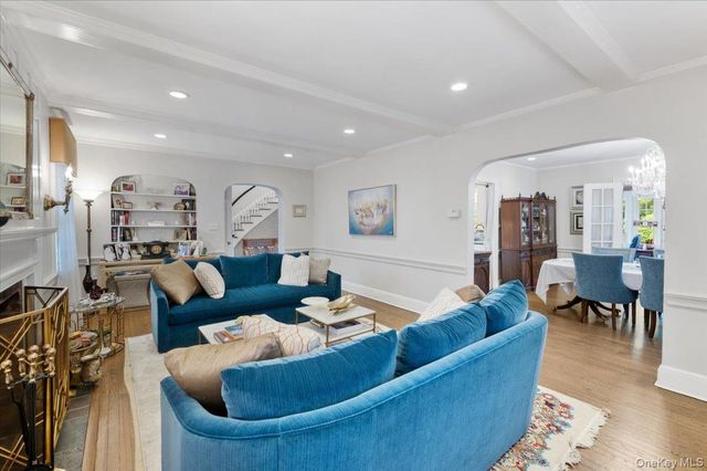 421 Broadway, Lawrence, NY 11559