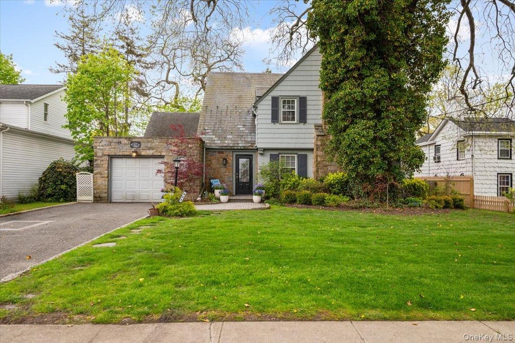 421 Broadway, Lawrence, NY 11559