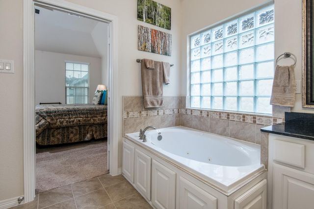 10602 Enclave Shadows Court, Houston, TX 77043