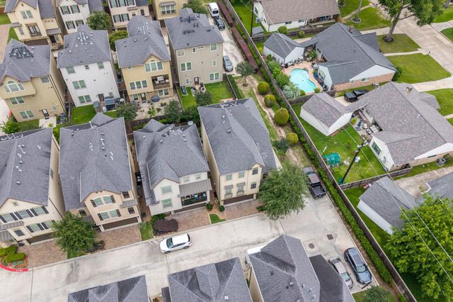 10602 Enclave Shadows Court, Houston, TX 77043