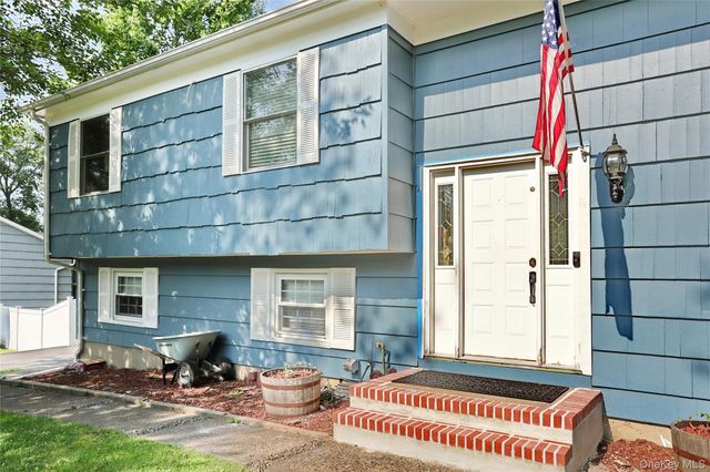561 Babbling Brook Lane, Valley Cottage, NY 10989