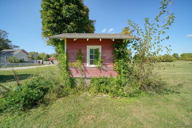1704 E Carleton Road, Adrian, MI 49221