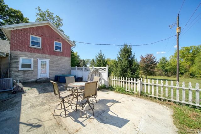 1704 E Carleton Road, Adrian, MI 49221