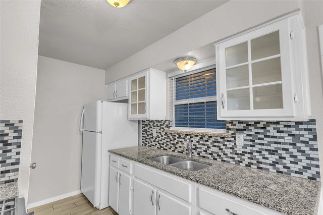 6470 Tumbling Creek Trail, Dallas, TX 75241