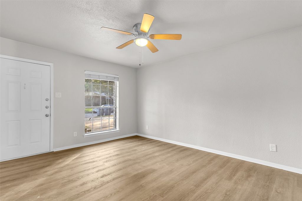 6470 Tumbling Creek Trail, Dallas, TX 75241