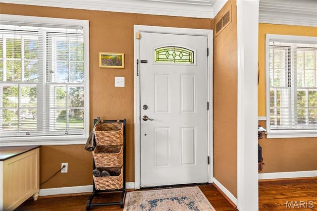 7370 Winchester Drive, Pasadena Hills, MO 63121