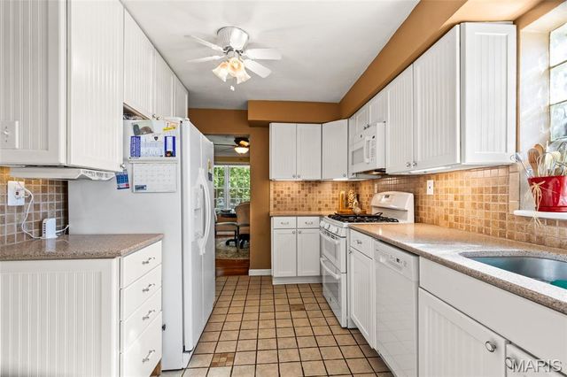 7370 Winchester Drive, Pasadena Hills, MO 63121
