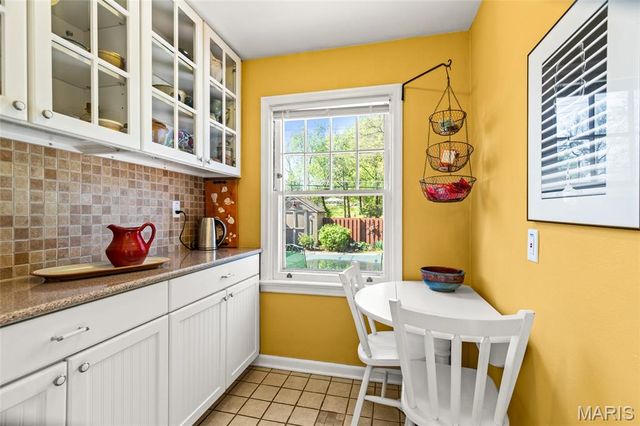 7370 Winchester Drive, Pasadena Hills, MO 63121