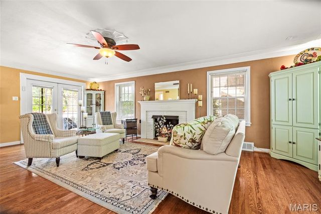 7370 Winchester Drive, Pasadena Hills, MO 63121