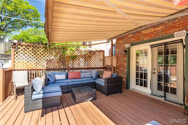 7370 Winchester Drive, Pasadena Hills, MO 63121