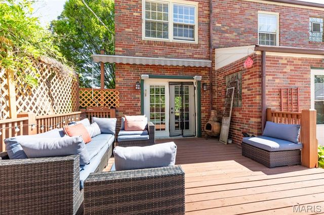 7370 Winchester Drive, Pasadena Hills, MO 63121