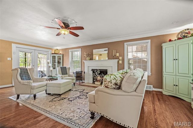 7370 Winchester Drive, Pasadena Hills, MO 63121