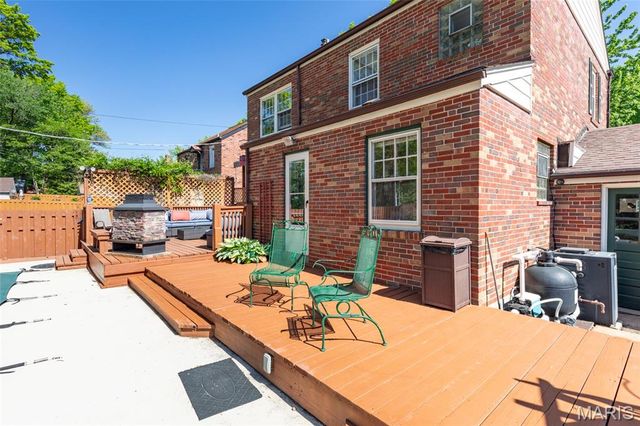 7370 Winchester Drive, Pasadena Hills, MO 63121