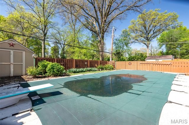7370 Winchester Drive, Pasadena Hills, MO 63121
