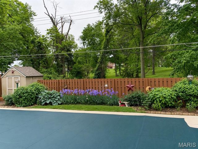 7370 Winchester Drive, Pasadena Hills, MO 63121