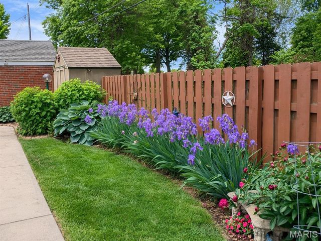 7370 Winchester Drive, Pasadena Hills, MO 63121