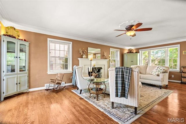 7370 Winchester Drive, Pasadena Hills, MO 63121
