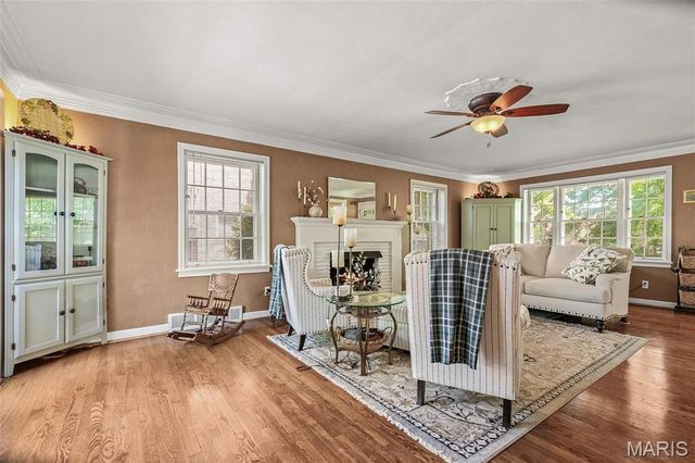 7370 Winchester Drive, Pasadena Hills, MO 63121