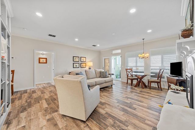 1008 Edinburgh, Kerrville, TX 78028