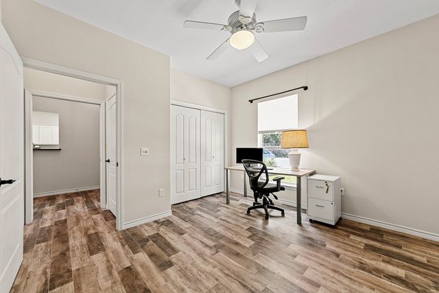 1008 Edinburgh, Kerrville, TX 78028