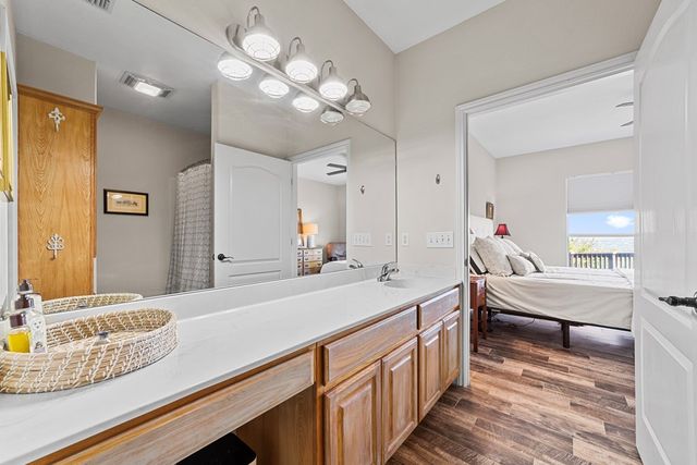 1008 Edinburgh, Kerrville, TX 78028