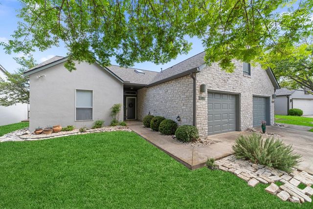 1008 Edinburgh, Kerrville, TX 78028