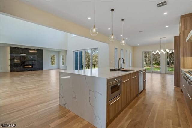 9 Midvale Dr, Warren Twp., NJ 07059