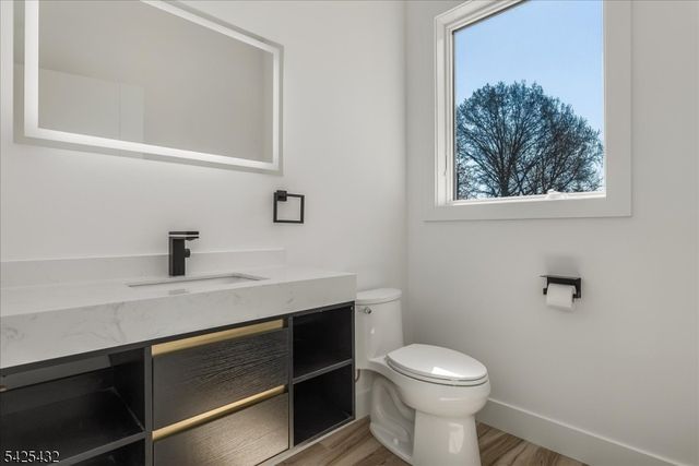 9 Midvale Dr, Warren Twp., NJ 07059