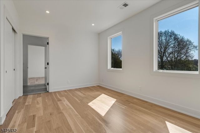 9 Midvale Dr, Warren Twp., NJ 07059