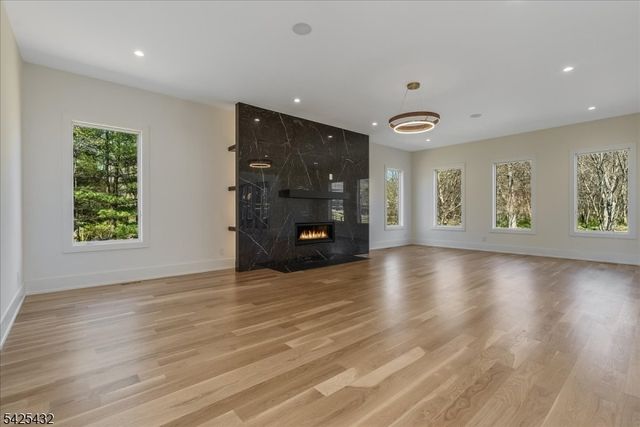9 Midvale Dr, Warren Twp., NJ 07059