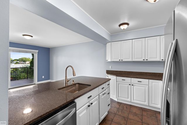 4964 Lake Point Drive, Waterford, MI 48329