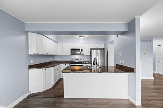 4964 Lake Point Drive, Waterford, MI 48329