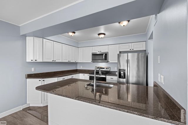 4964 Lake Point Drive, Waterford, MI 48329