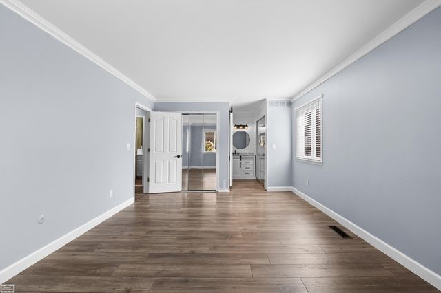 4964 Lake Point Drive, Waterford, MI 48329