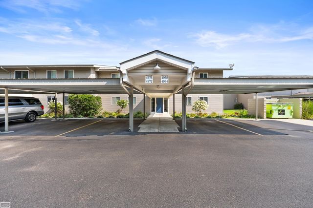 4964 Lake Point Drive, Waterford, MI 48329
