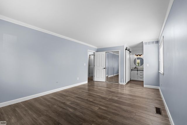 4964 Lake Point Drive, Waterford, MI 48329