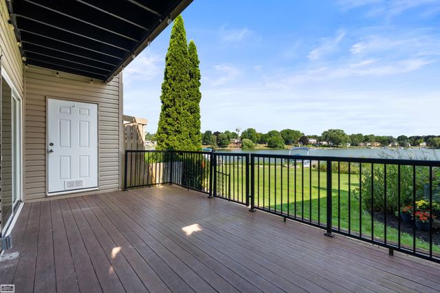 4964 Lake Point Drive, Waterford, MI 48329