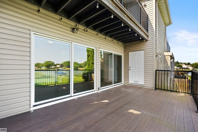 4964 Lake Point Drive, Waterford, MI 48329