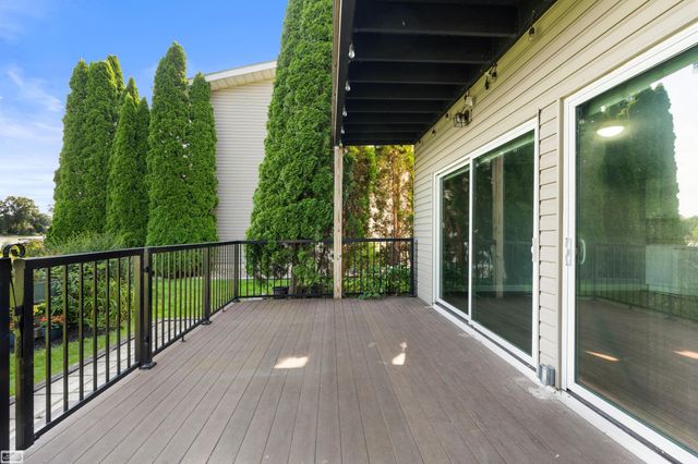 4964 Lake Point Drive, Waterford, MI 48329