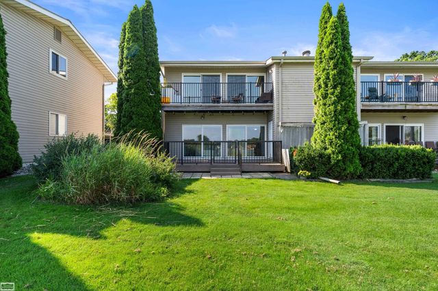 4964 Lake Point Drive, Waterford, MI 48329
