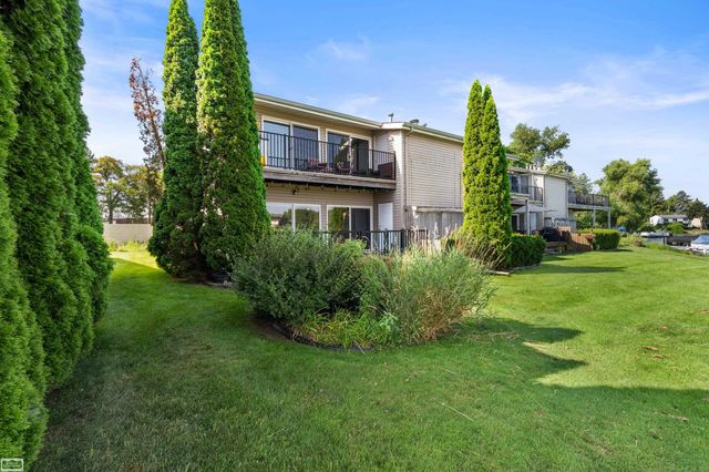 4964 Lake Point Drive, Waterford, MI 48329