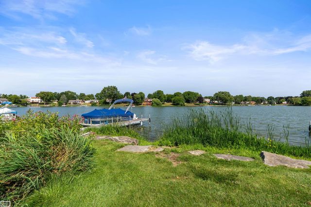 4964 Lake Point Drive, Waterford, MI 48329