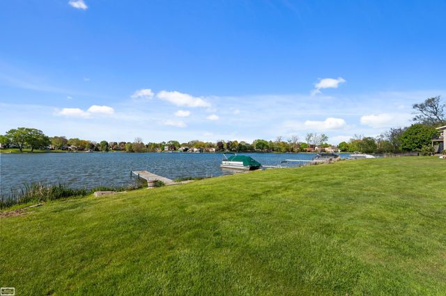 4964 Lake Point Drive, Waterford, MI 48329