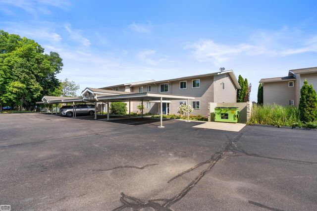 4964 Lake Point Drive, Waterford, MI 48329