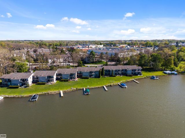 4964 Lake Point Drive, Waterford, MI 48329