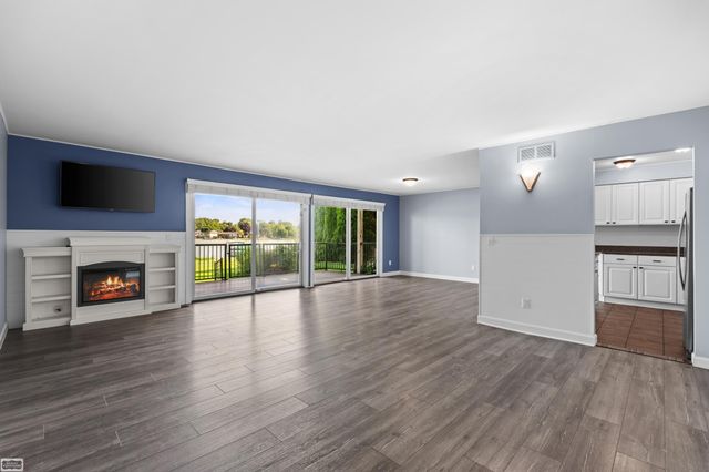 4964 Lake Point Drive, Waterford, MI 48329