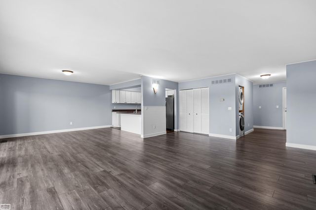 4964 Lake Point Drive, Waterford, MI 48329
