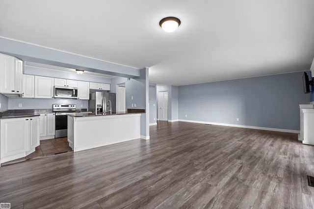 4964 Lake Point Drive, Waterford, MI 48329