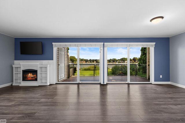 4964 Lake Point Drive, Waterford, MI 48329