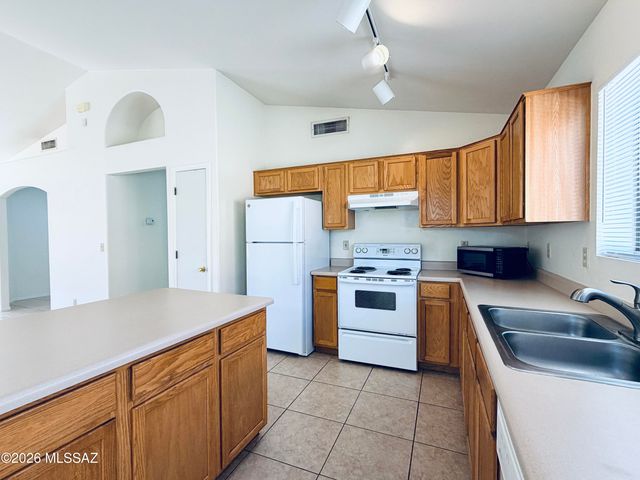 8980 E Marci Lynne Way, Tucson, AZ 85747